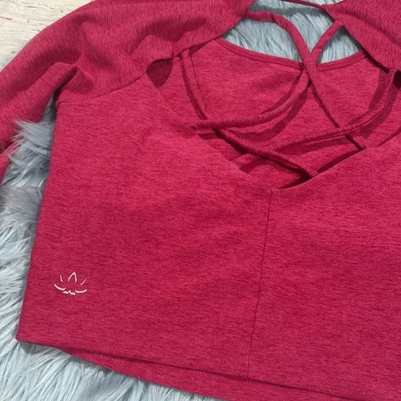 Beyond Yoga Spacedye Enlighten Cropped Pullover Top in Cranberry Heather - Picture 8 of 9